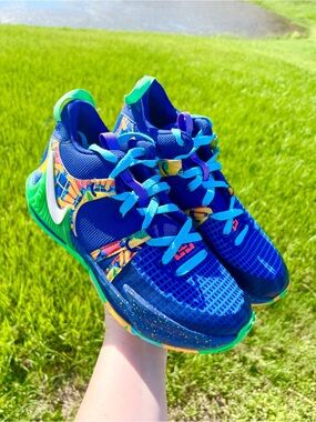 Like New Nike LeBron Witness 7 Kaleidoscope Kids Athletic Sneakers Size 5.5